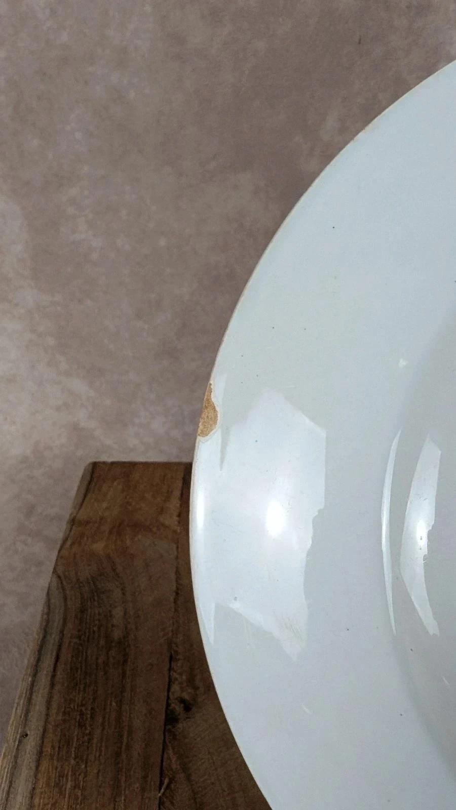 Ancienne assiette en terre de fer Saint - amand modèle “richelieu”