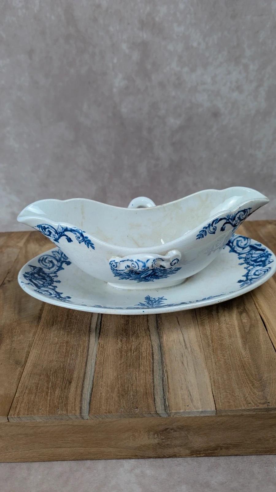 Ancienne saucière K&g Lunéville modèle Maintenon – décor bleu