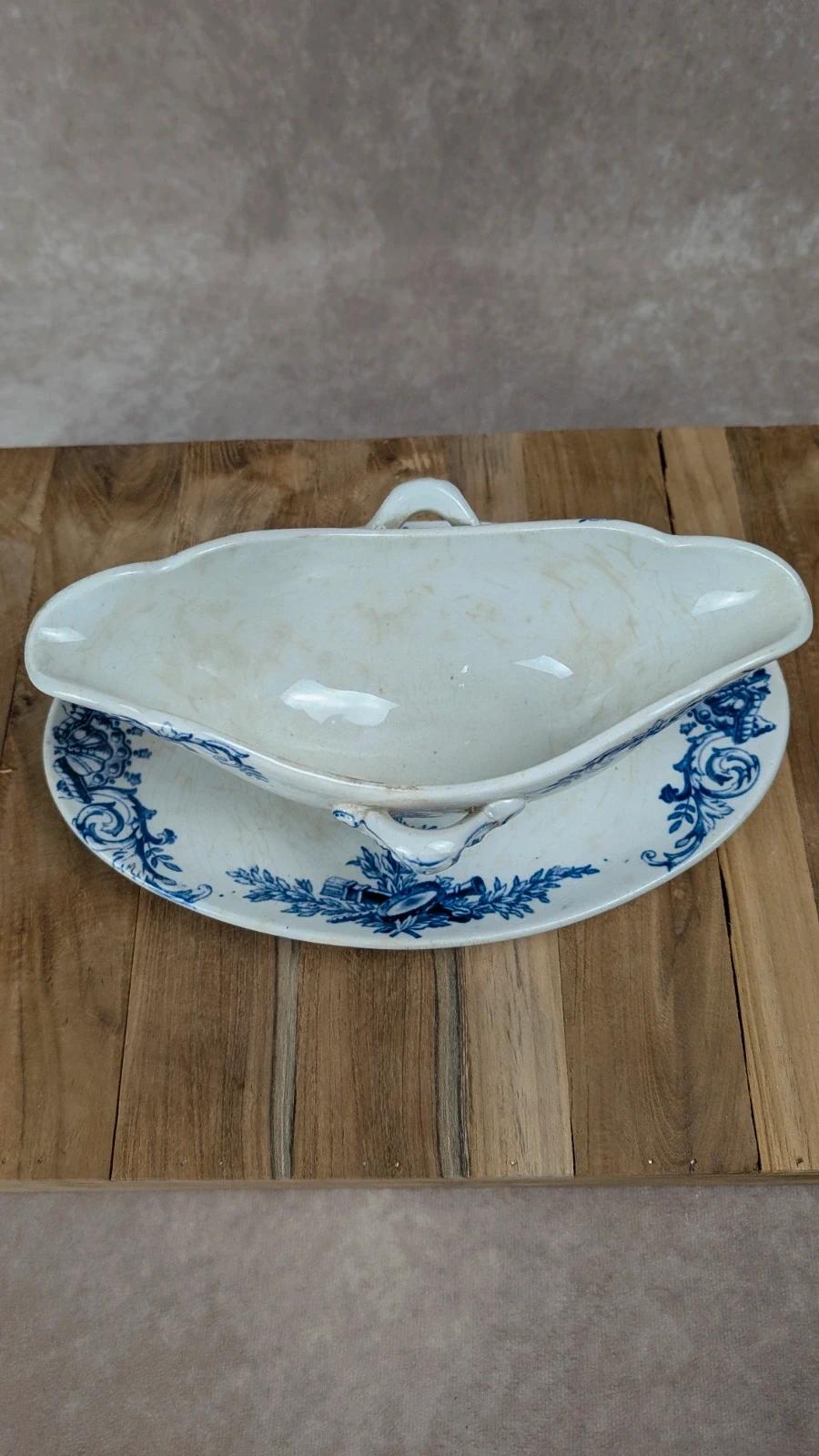 Ancienne saucière K&g Lunéville modèle Maintenon – décor bleu