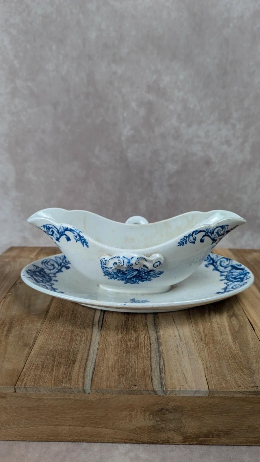 Ancienne saucière K&g Lunéville modèle Maintenon – décor bleu