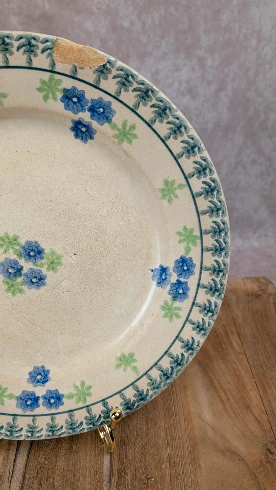 Assiette ancienne en faïence attribuée à Veyard – Bordeaux – Xixᵉ siècle