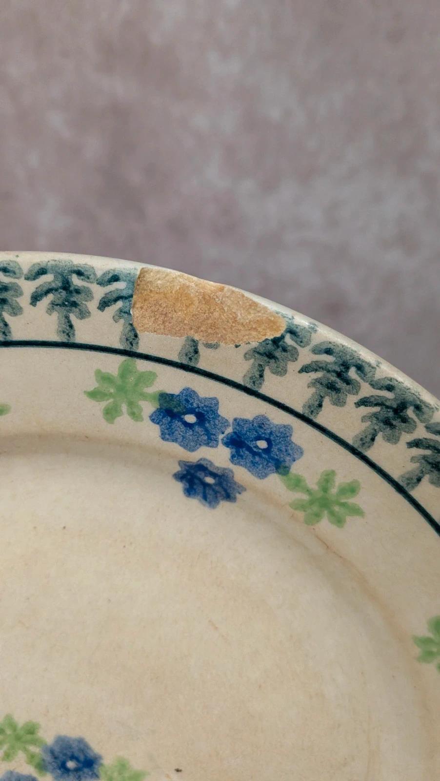 Assiette ancienne en faïence attribuée à Veyard – Bordeaux – Xixᵉ siècle