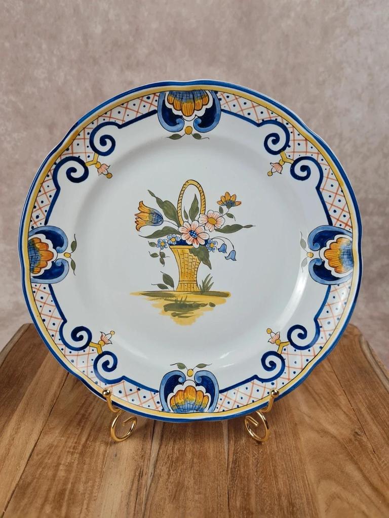 Assiette ancienne en faïence peinte main – panier fleuri