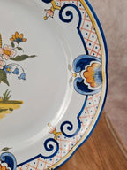 Assiette ancienne en faïence peinte main – panier fleuri