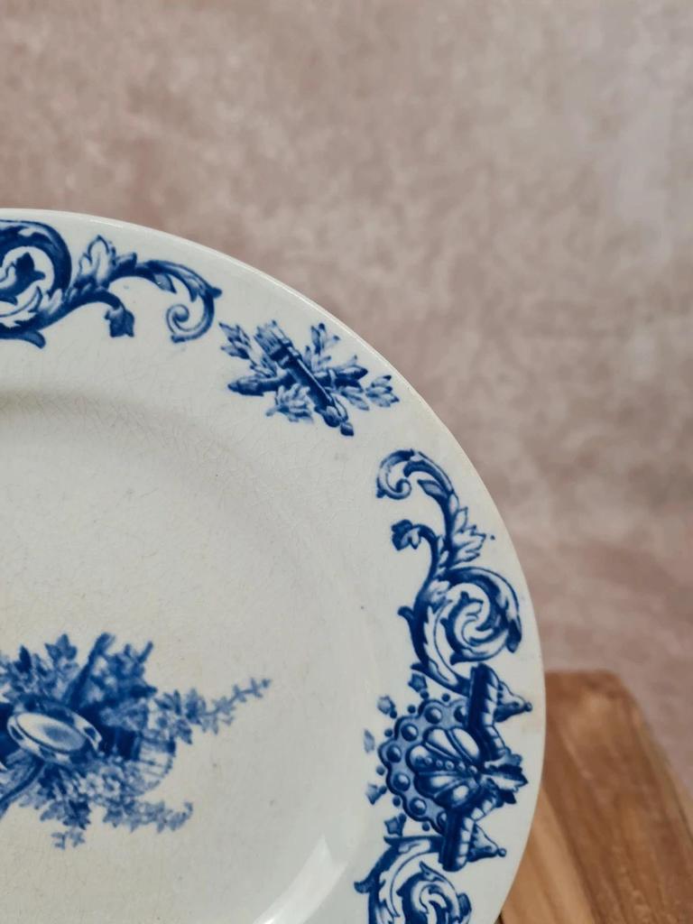 Assiette ancienne K&g Lunéville, décor bleu “serger Lundy” 💙