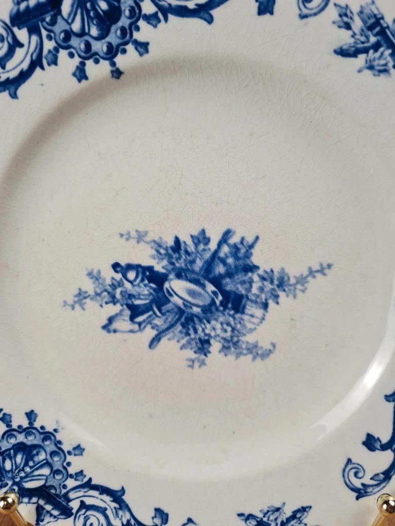 Assiette ancienne K&g Lunéville, décor bleu “serger Lundy” 💙