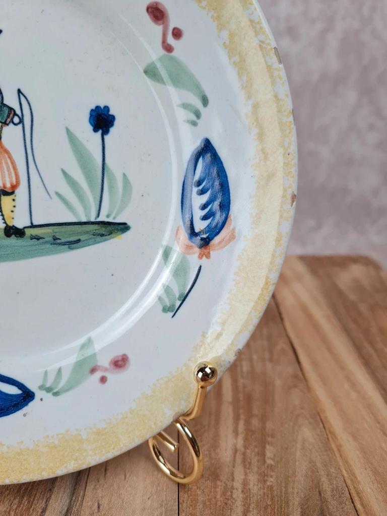 Assiette ancienne signée Hb Quimper – décor breton main