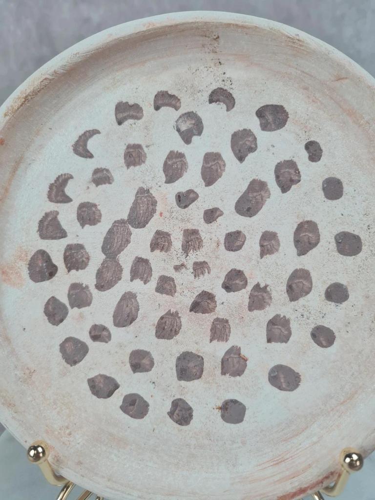 Assiette décorative ancienne en terre cuite à pois bruns 🪵🍂