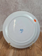 Assiette en faïence décorée main signée N·l· +