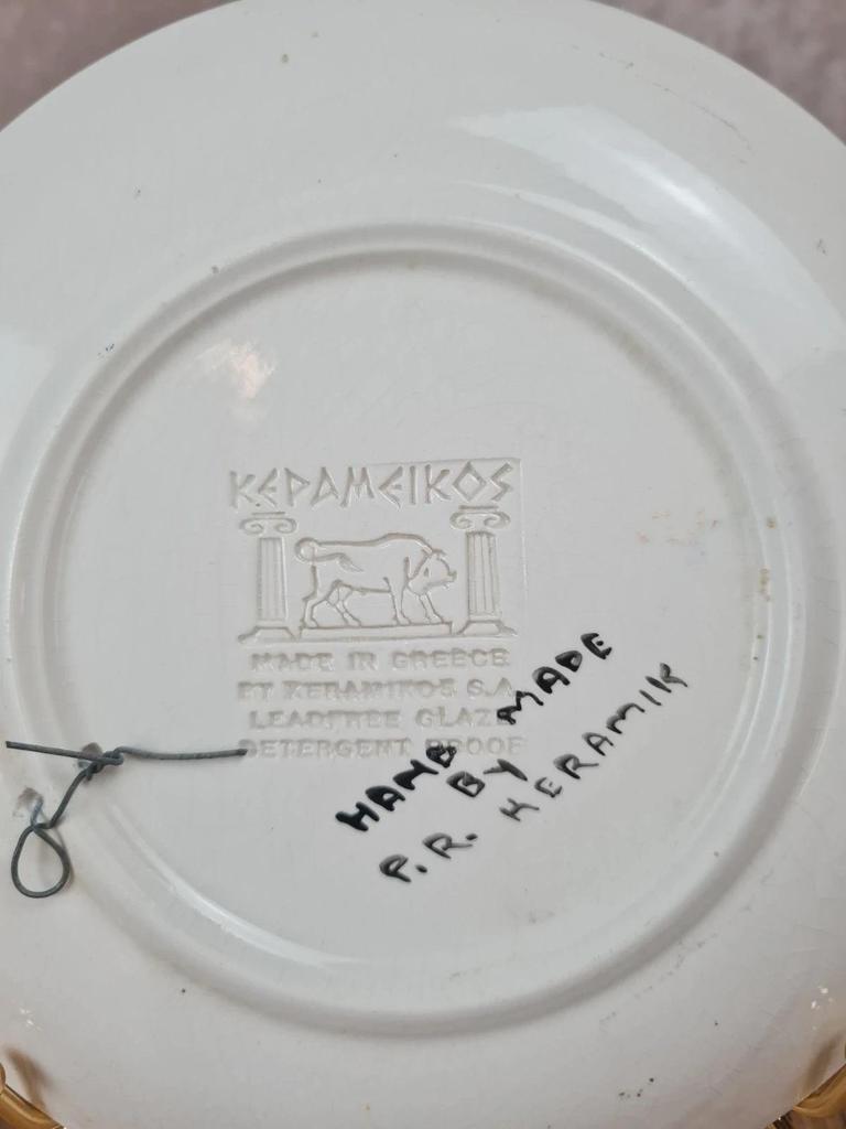 Assiette murale artisanale grecque 🦚 P.r. Keramik, peinte à la main