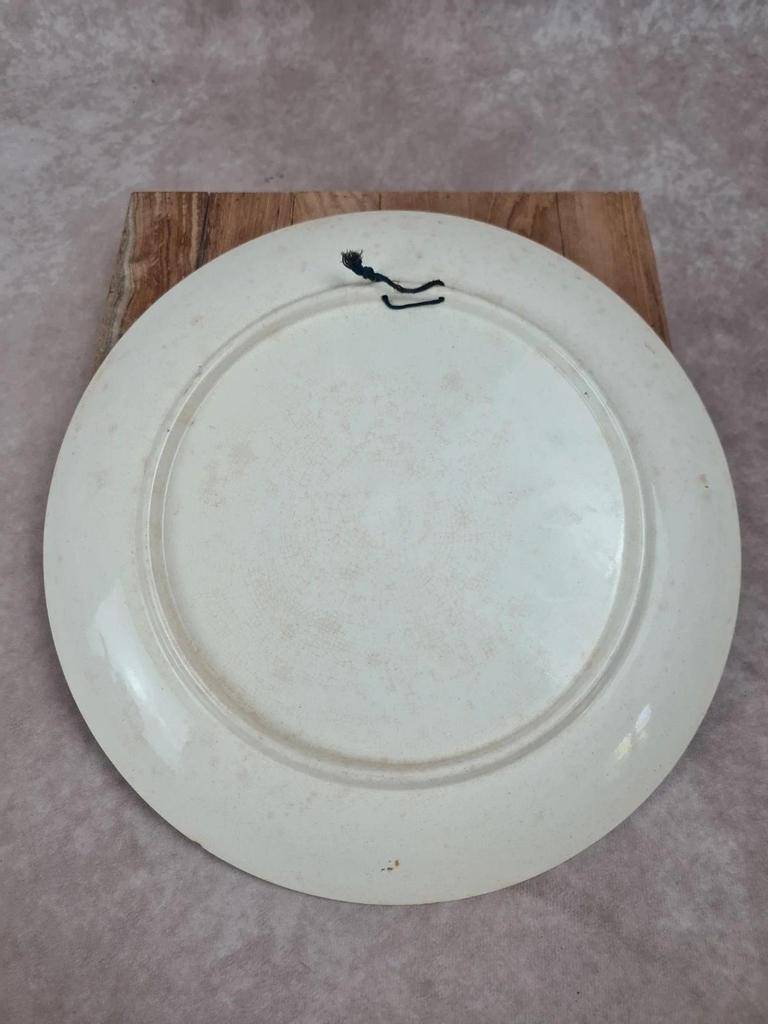 🍷 Assiette publicitaire ancienne décor bleu d’après Téniers – 100.000 Chemises Paris
