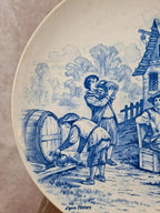 🍷 Assiette publicitaire ancienne décor bleu d’après Téniers – 100.000 Chemises Paris