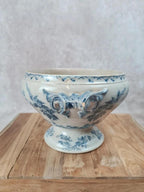 Ancienne soupière Sarreguemines, Modèle Bertha fin Xixe, grande pièce décorativ
