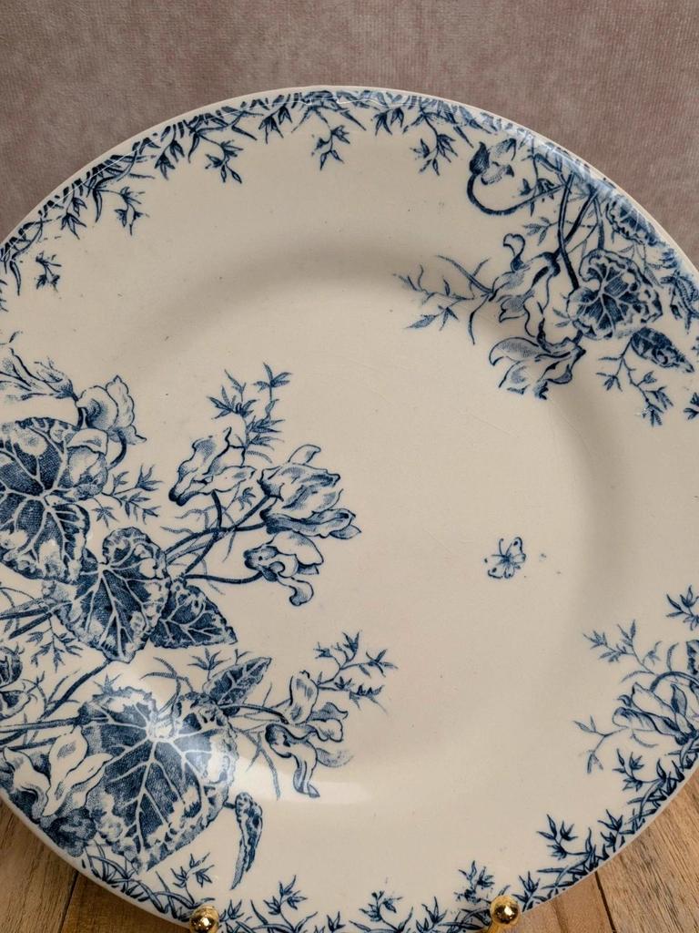Assiette ancienne Terre de Fer Gien modèle Cyclamen