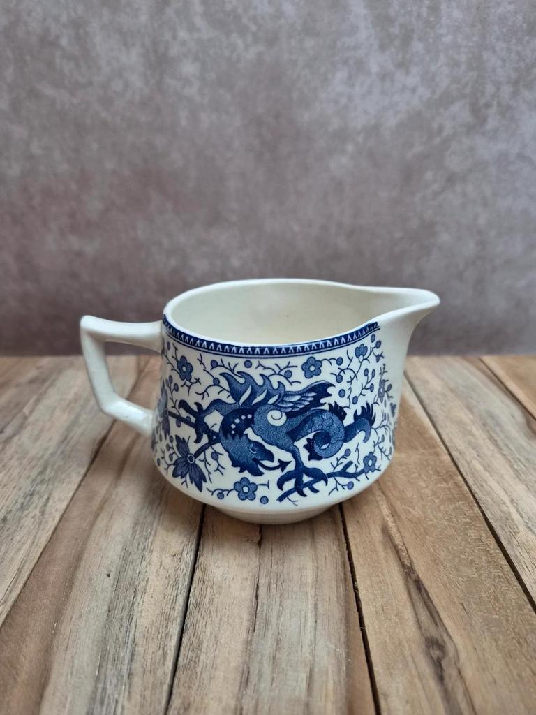 Petit pot à lait Boch Frères – La Louvière modèle Dragon – décor bleu – Belgique vintage