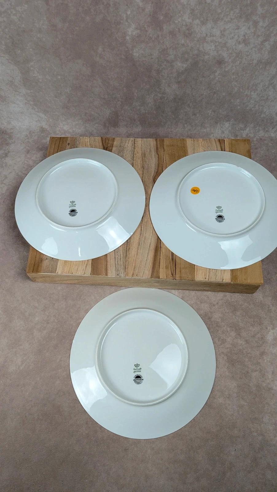 Lot de 3 assiettes plates Limoges Salmon & Cie décor bordeaux et or