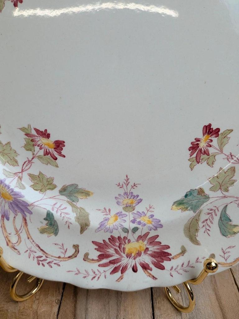 Assiette plate Terre de fer Longchamp Pâquerette – Décor floral polychrome ancien