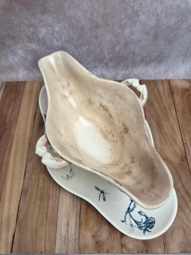Saucière ancienne Gien Iris terre de fer fin Xixe siècle