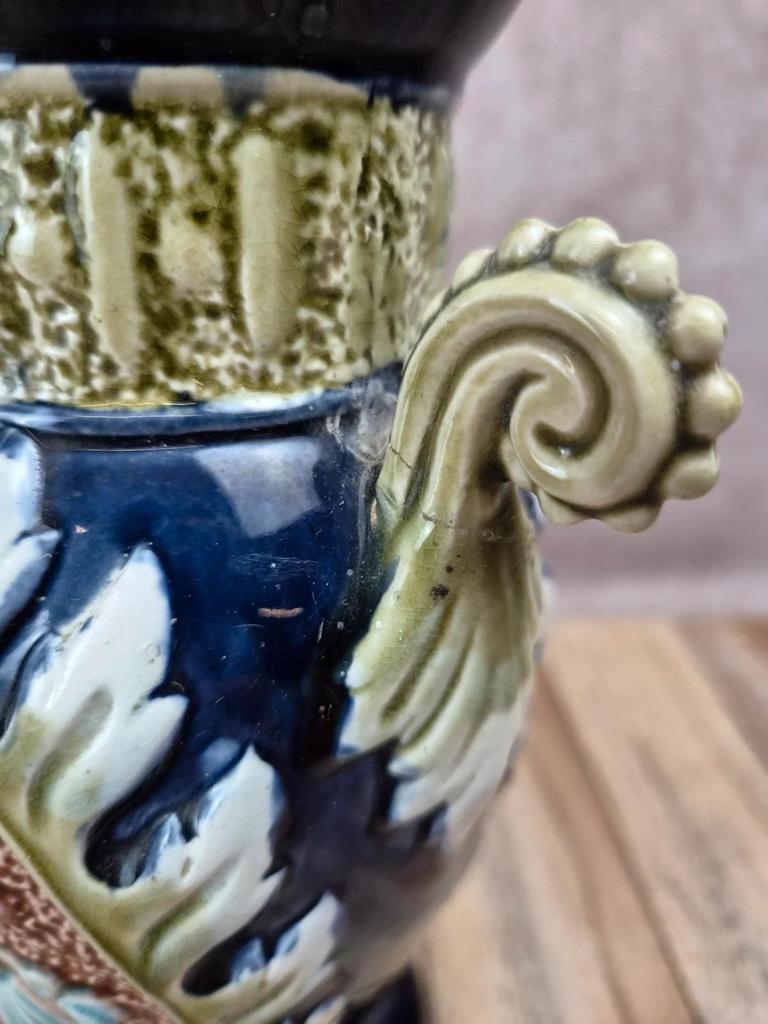 Vase barbotine Gustave De Bruyne Fives Lille ancien décor floral anses stylisées