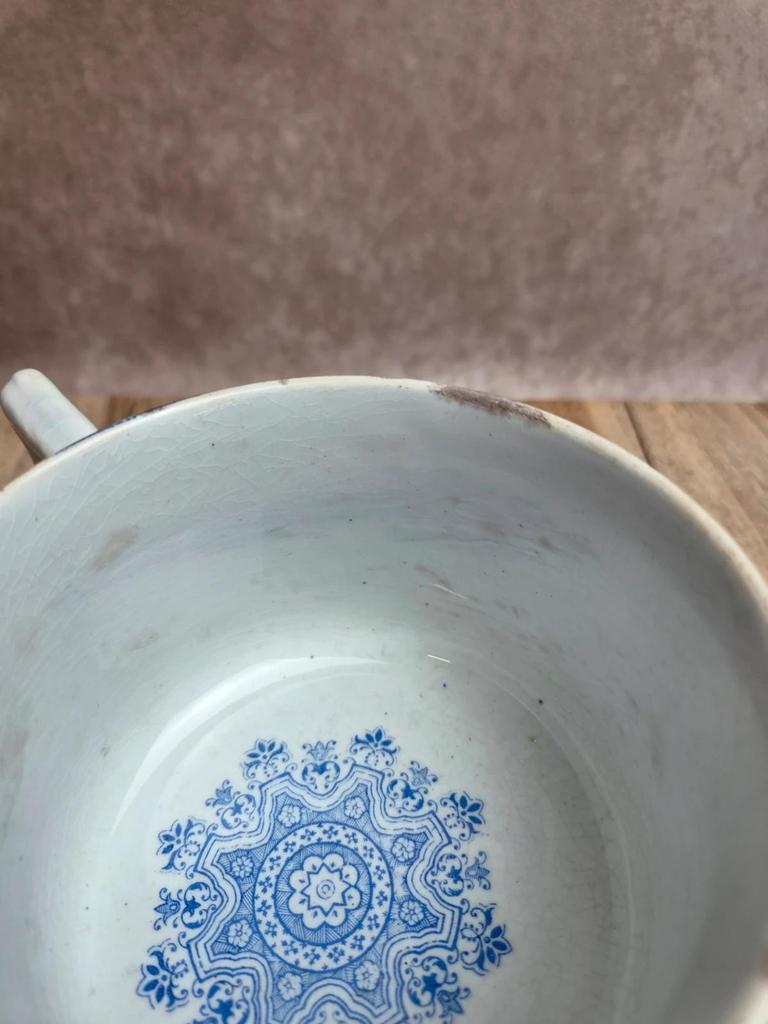 Grande tasse à chocolat ancienne Hamage Nord Renaissance – Terre de fer, décor bleu & blanc rare