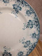Assiette ancienne Terre de Fer décor bleu floral