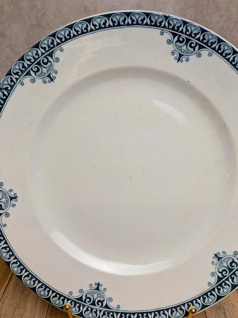 Plat rond Terre de Fer St Amand modèle Andrinople