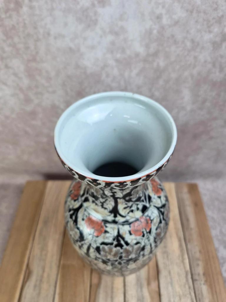 Vase chinois en porcelaine – Décor floral Famille Noire – Fond noir – 31,5 cm
