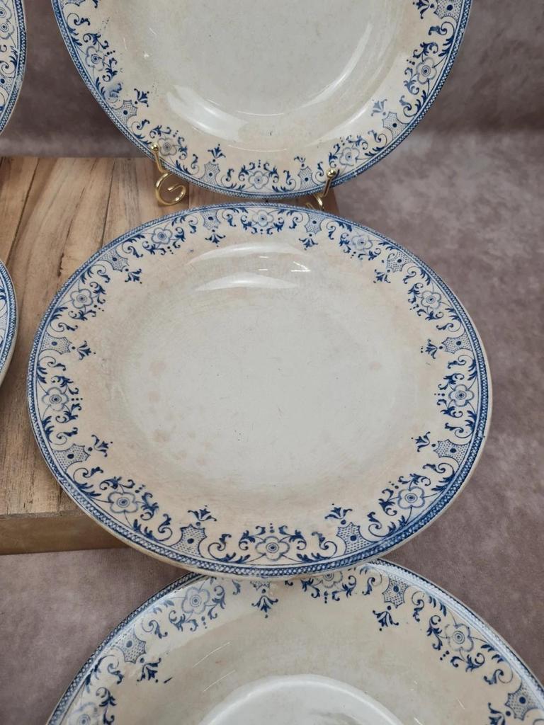 Lot de 7 assiettes creuses anciennes Creil et Montereau. Service La Vallières,23 cm