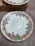 Lot de 6 assiettes à dessert anciennes Longwy – Modèle Violettes – Décor polychrome Art nouveau