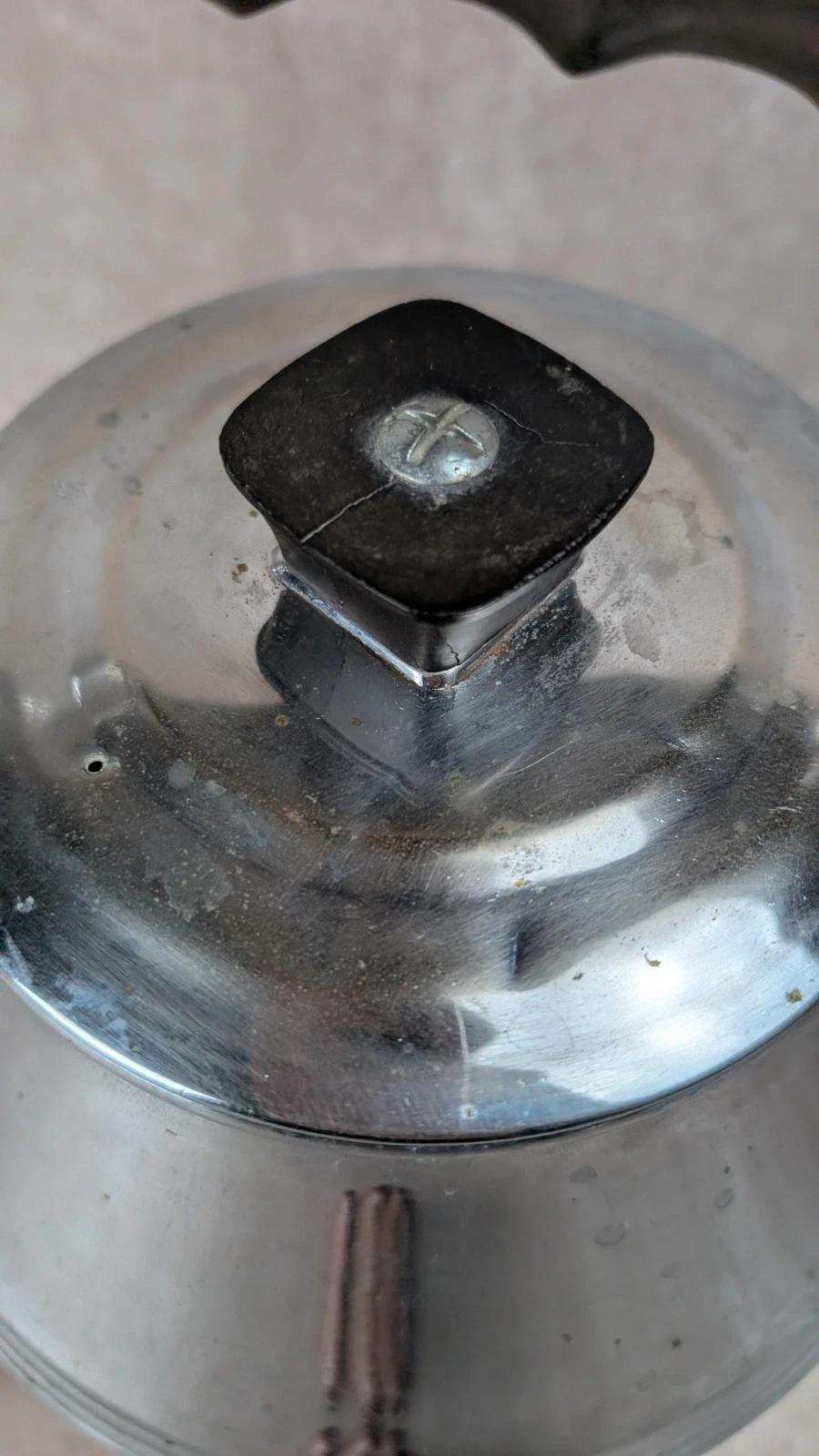 Cafetière vintage en inox et bakélite