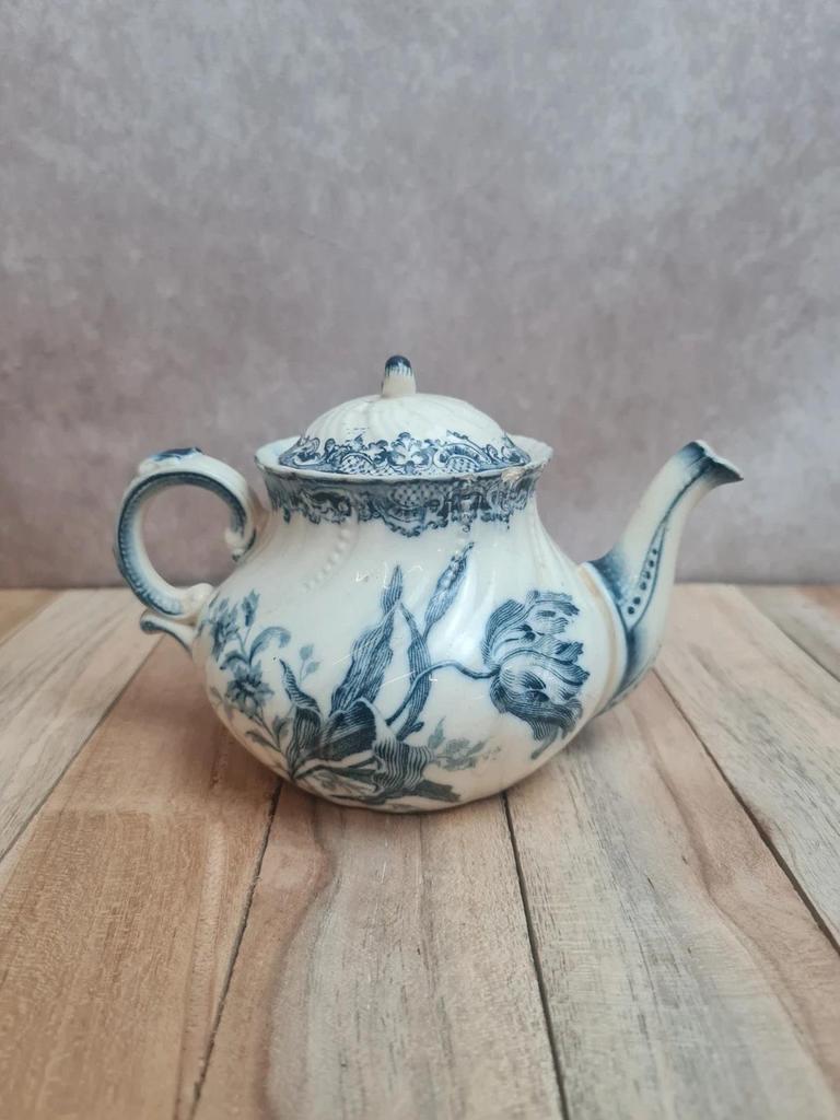 Théière ancienne Sarreguemines Fontanges bleu – décor floral terre de fer