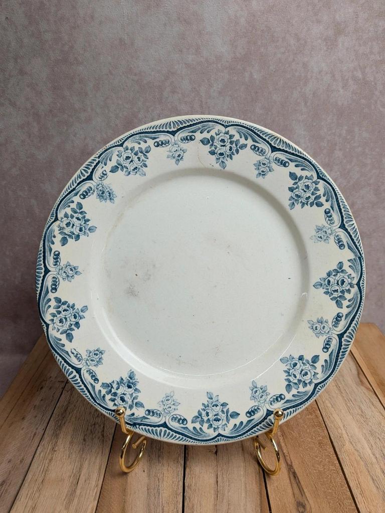 Assiette ancienne Terre de fer H. Boulenger Choisy-le-roi – Décor floral bleu