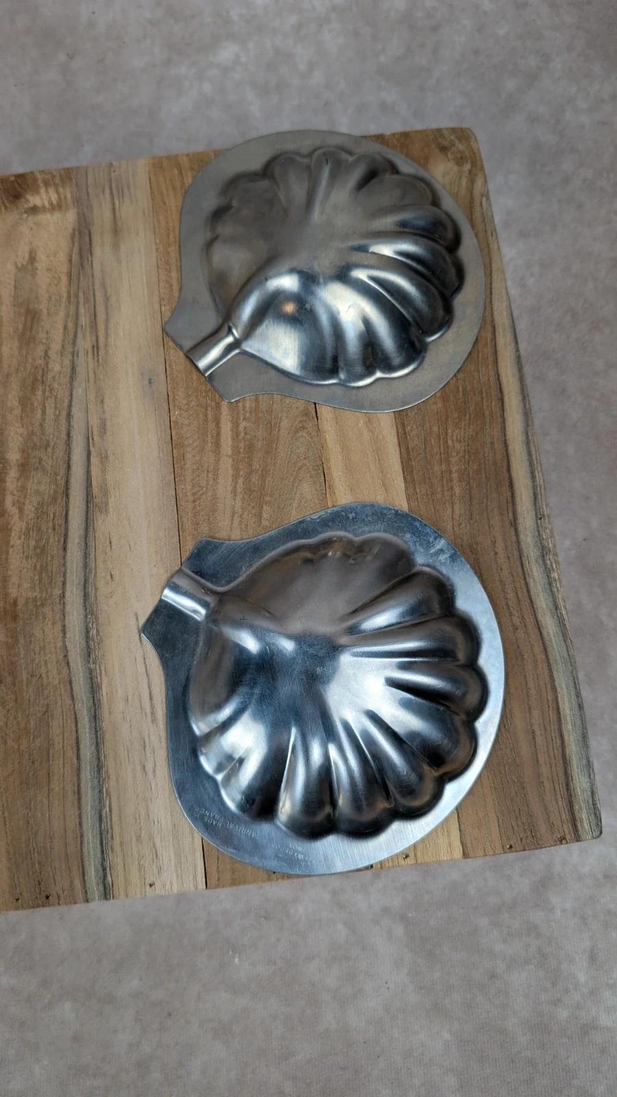 Lot de 4 coupelles anciennes en inox – forme coquille saint jacques