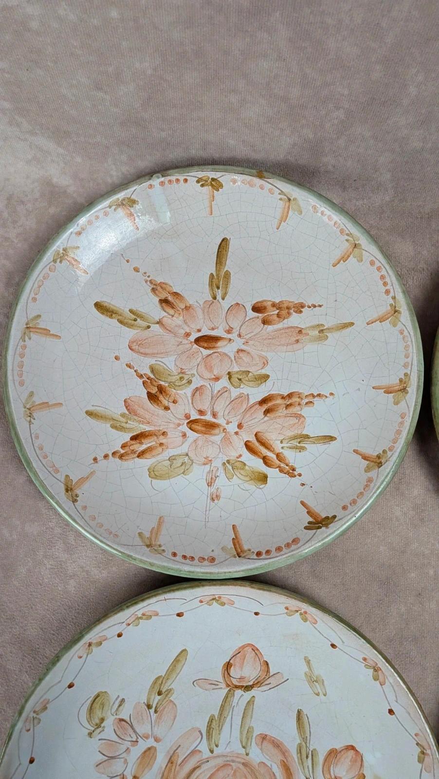 Lot de 6 assiettes plates artisanales signées Maïté – décors peints à la main