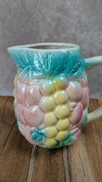 Pichet ancien en barbotine multicolore