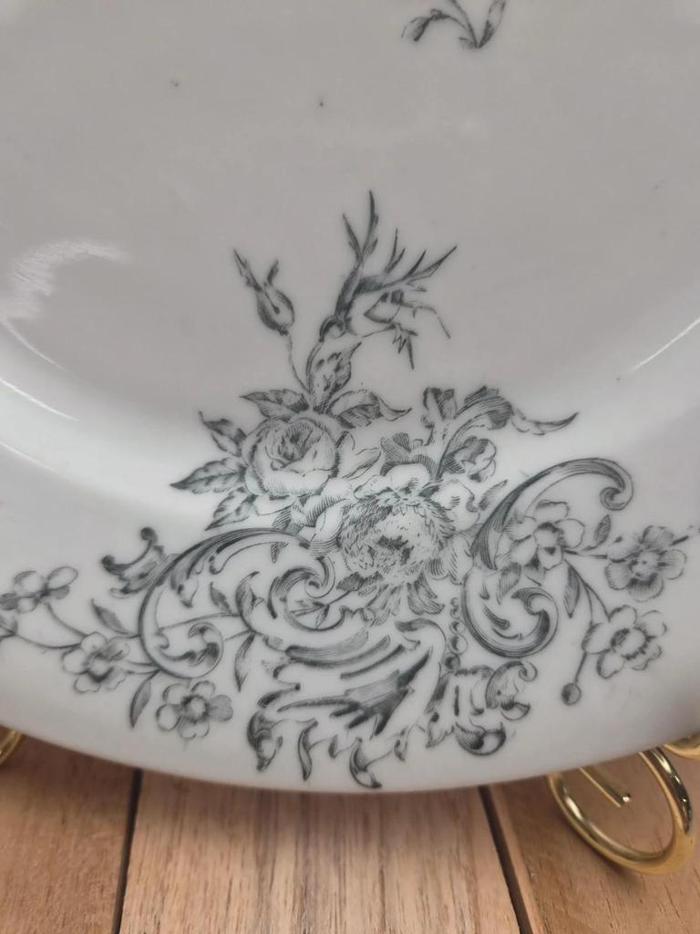 10 assiettes anciennes en porcelaine – Aux Lions de Faïence Paris – Xixe