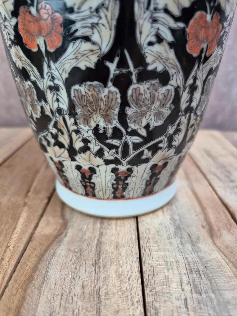 Vase chinois en porcelaine – Décor floral Famille Noire – Fond noir – 31,5 cm