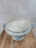 Ancienne soupière Sarreguemines, Modèle Bertha fin Xixe, grande pièce décorativ
