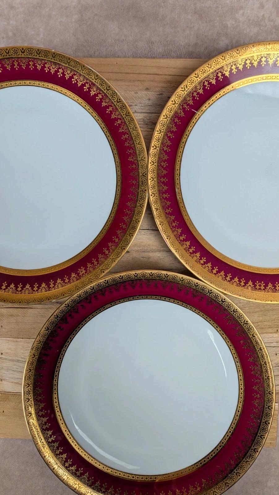 Lot de 3 assiettes plates Limoges Salmon & Cie décor bordeaux et or