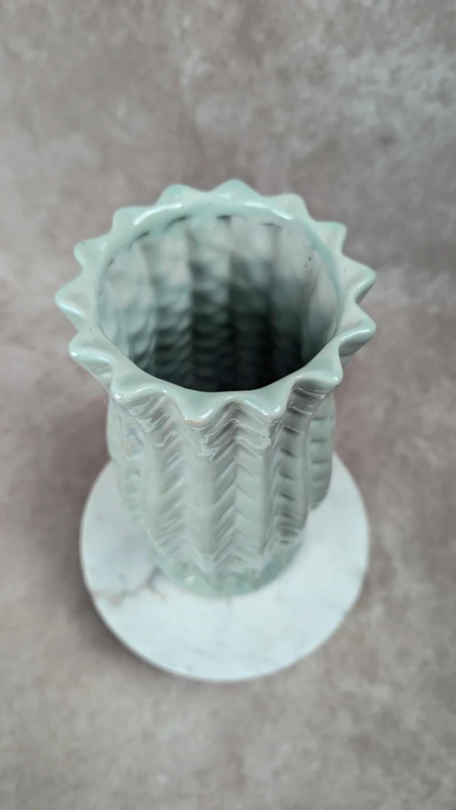 Vase en céramique vintage émaillé vert pâle