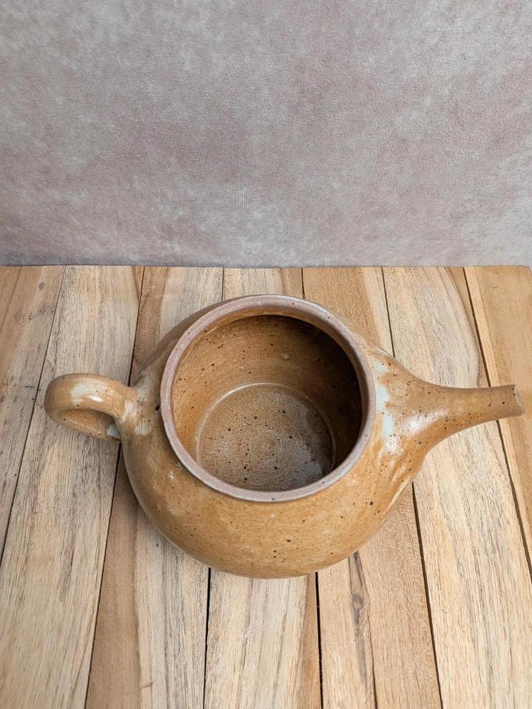 Théière vintage en grès émaillé beige moucheté – Style rustique