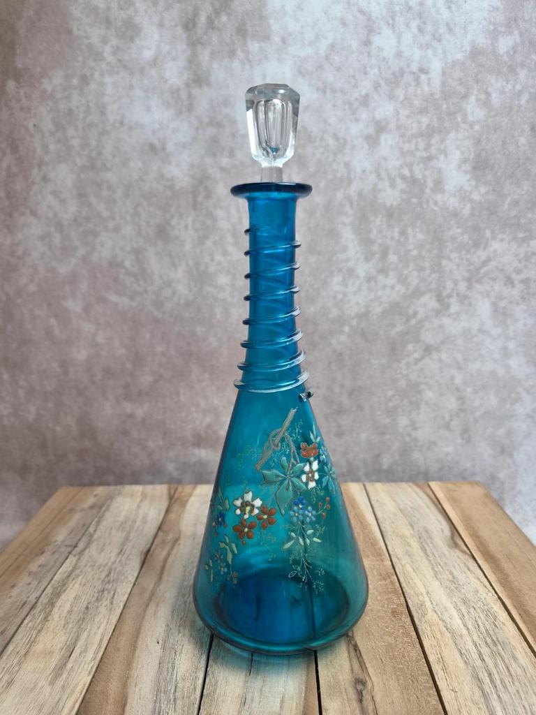 Bouteille ancienne Legras en verre bleu émaillé – décor floral Art nouveau