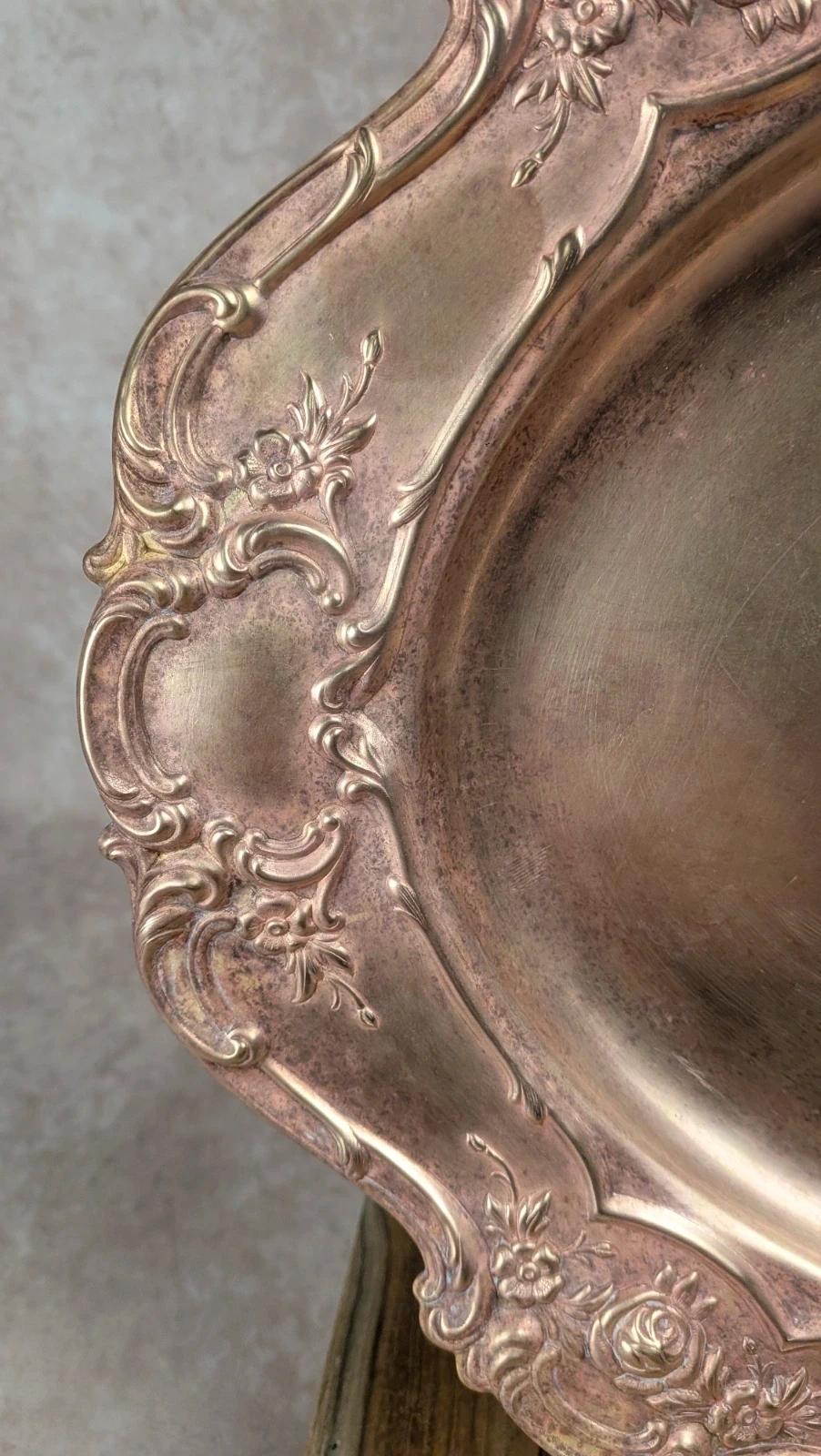 Plateau ovale ancien en métal argenté patiné – esprit Rocaille