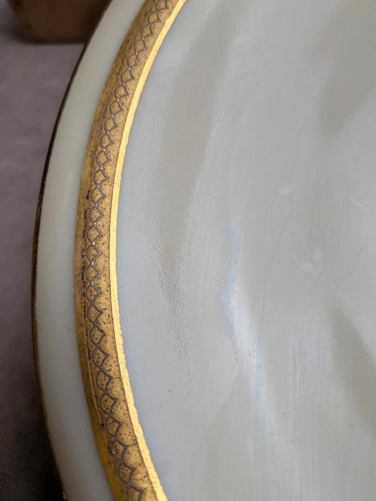 Lot de 2 assiettes anciennes en porcelaine de Limoges – Frises dorées