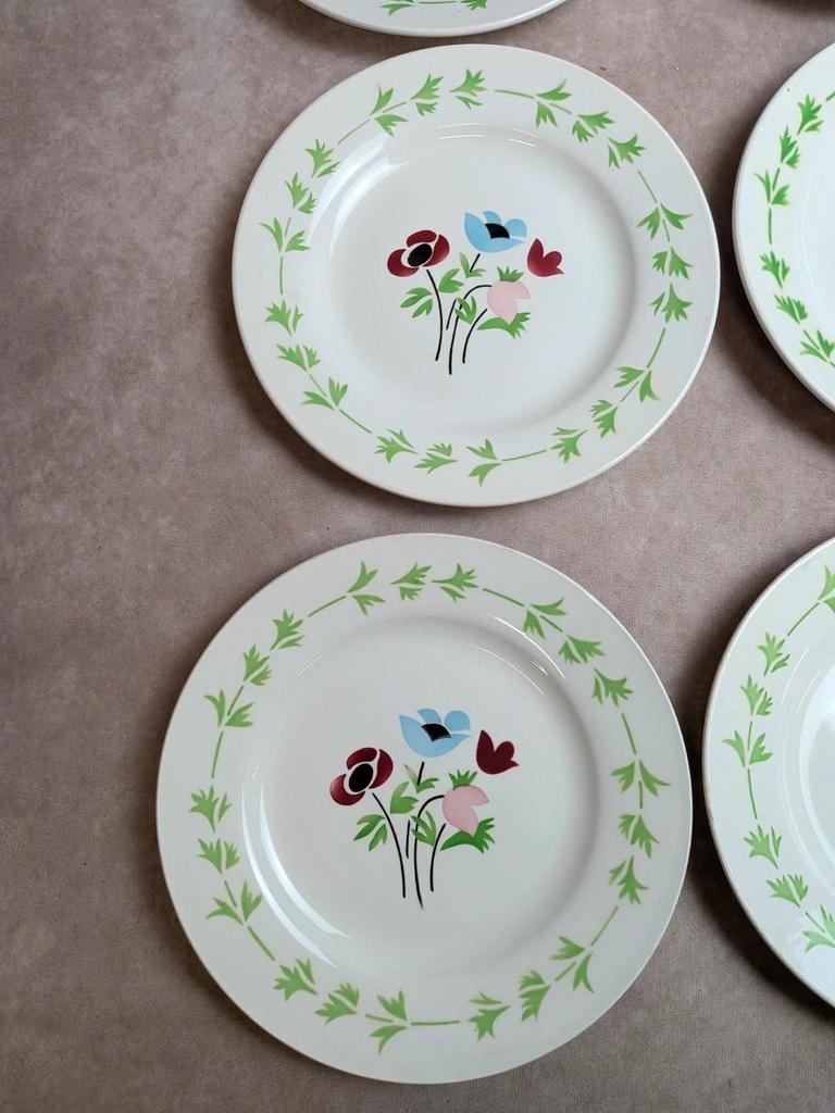 Lot de 9 assiettes plates en terre de fer Digoin Sarreguemines – Modèle Poupette – Vintage