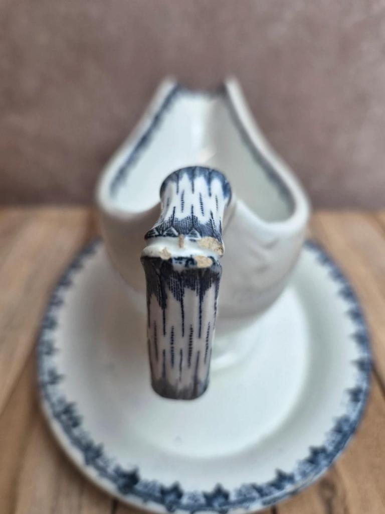 Saucière ancienne Sarreguemines forme Bambou – décor bleu non répertorié – terre de fer