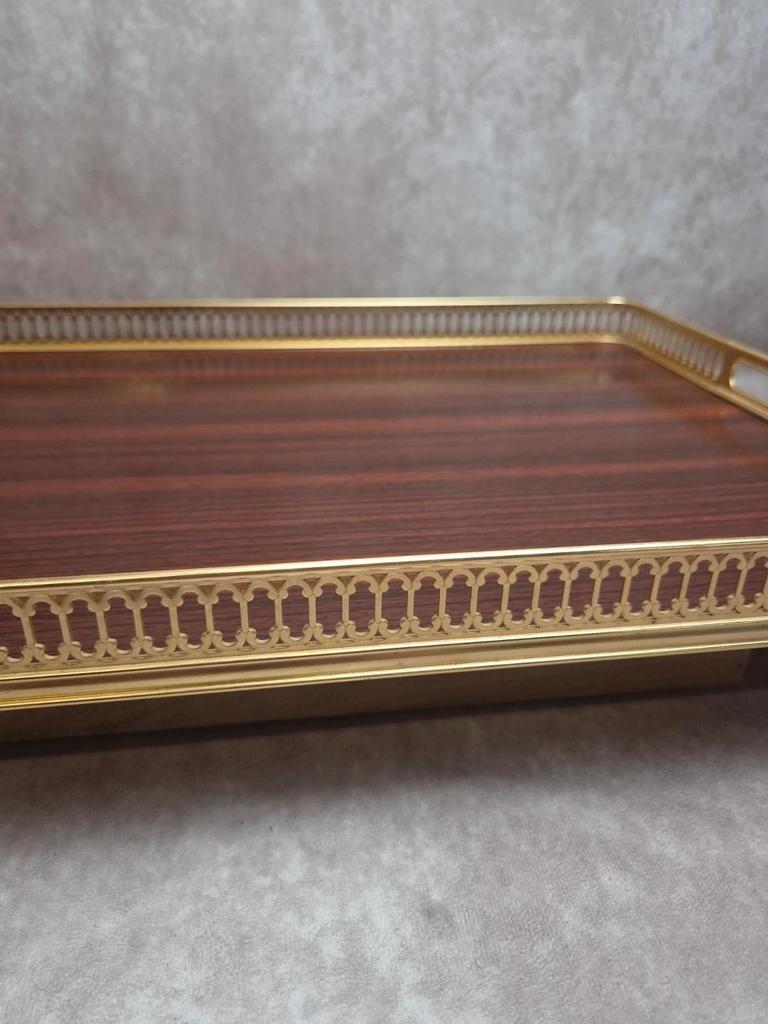 Grand plateau de service vintage italien Mb – effet palissandre & galerie dorée – années 60/70