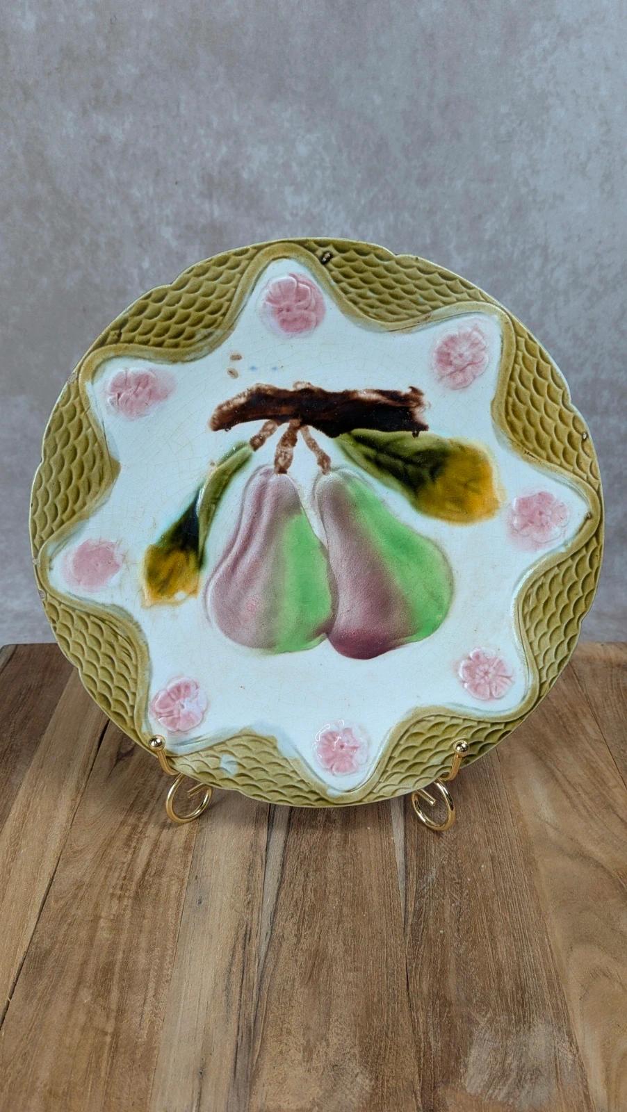 Assiette en barbotine – motif poires