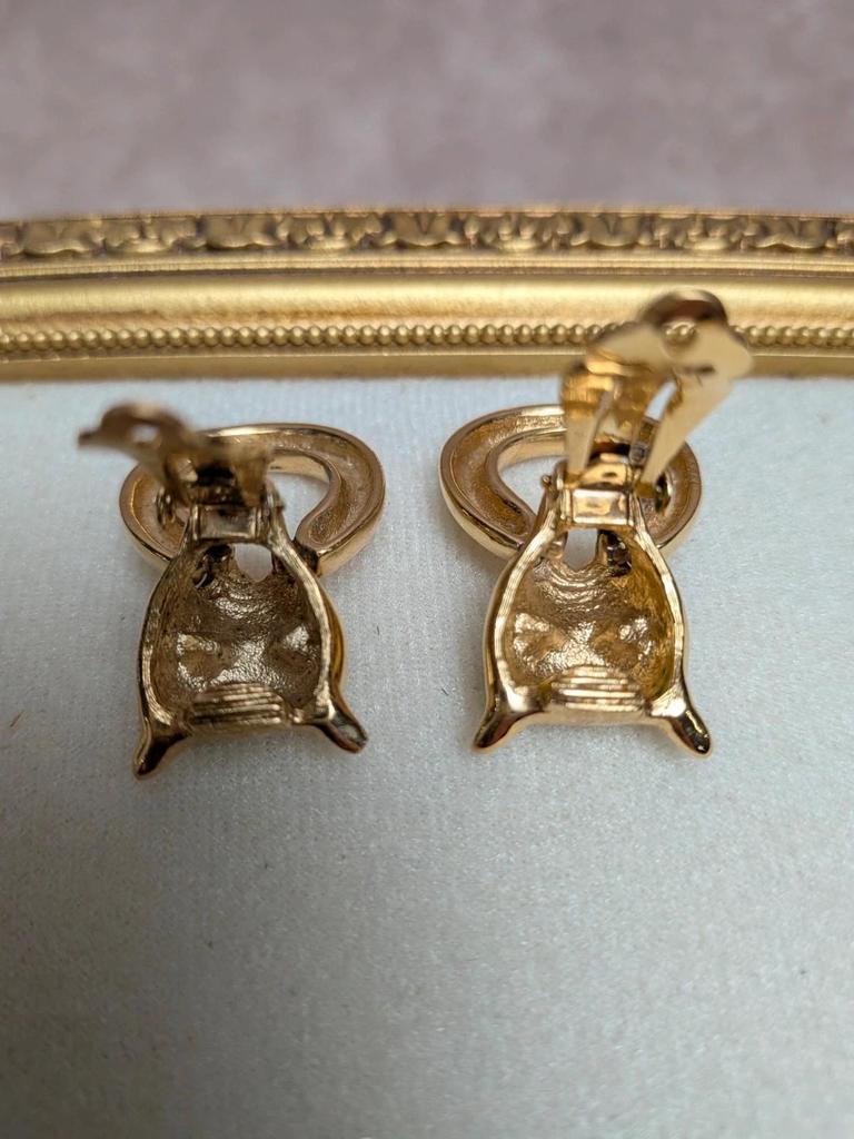 Boucles d’oreilles Givenchy panthère vintage années 80 doré yeux verts Swarovski