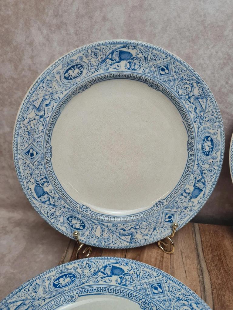 Assiettes terre de fer anglaises 1872 💙 Émile Bourgeois Grand Dépôt Paris – décor bleu rare – lot 8